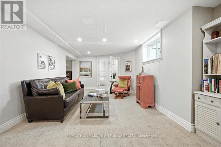 28488839/6893-sparkling-lake-way/greely/ottawa/ontario/K4P1R7_29