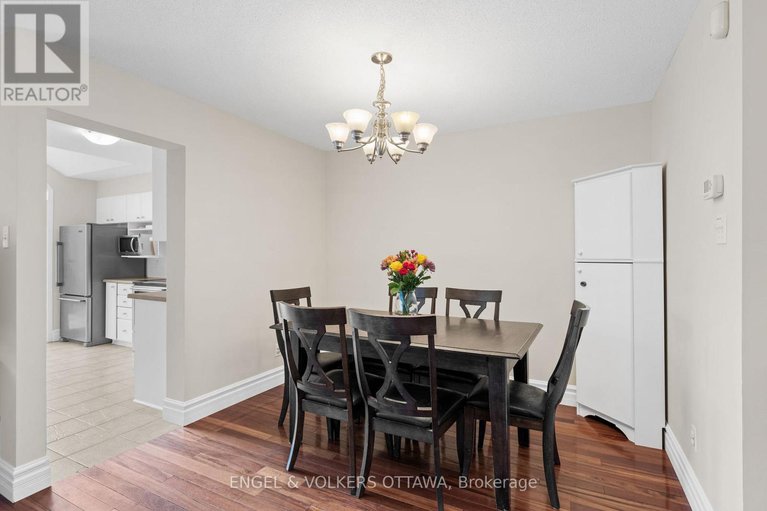 29142168/526-meadowbreeze-drive/emerald-meadowstrailwest/ottawa/ontario/K2M2T4_7