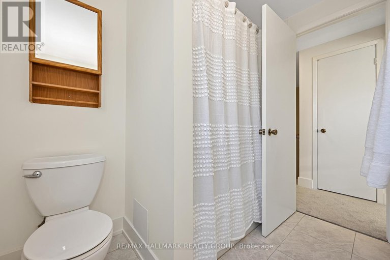 29051310/698-malibu-terrace/courtland-park/ottawa/ontario/K2C3T8_32