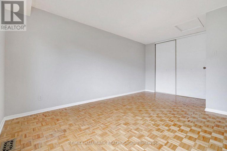 28901437/12f-larkshire-lane/pheasant-run/ottawa/ontario/K2J1Y6_15