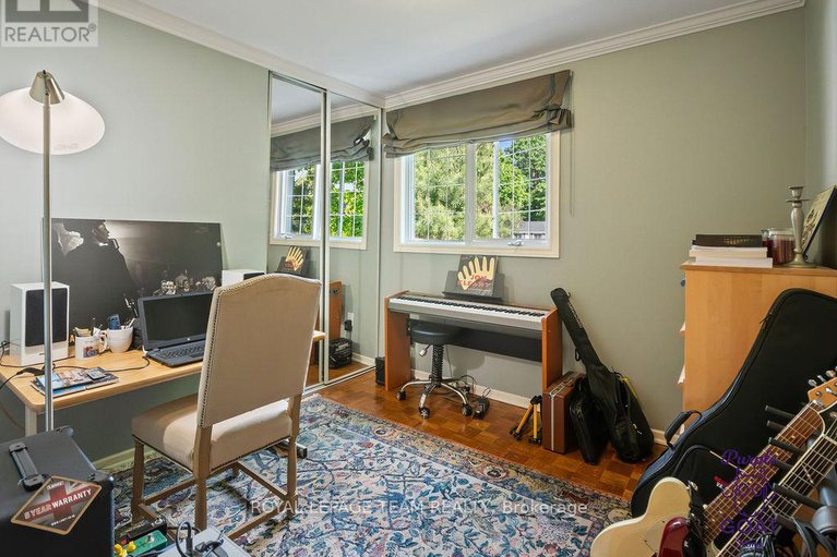 28136010/5-erinlea-court/pineglencountry-place/ottawa/ontario/K2E7C8_29