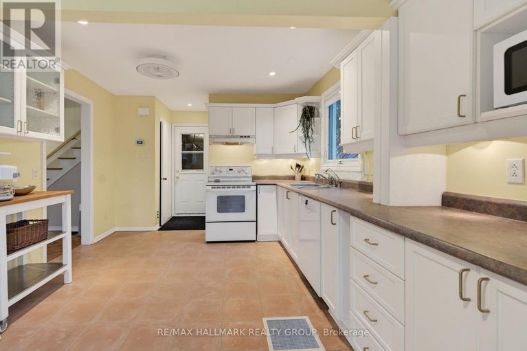 29612402/24-hobart-crescent/sheahan-estatestrend-village/ottawa/ontario/K2H5S4_13