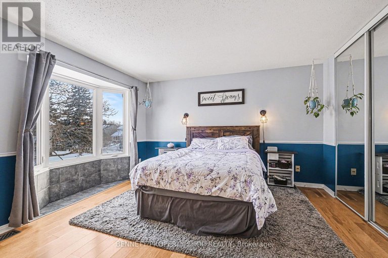 29423087/4-bartley-crescent/on-the-green/ottawa/ontario/K2J2J7_12