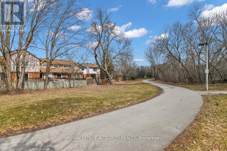 29570125/430-sandhamn-private/hunt-club-parkgreenboro/ottawa/ontario/K1T2Z1_19