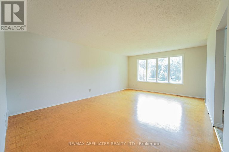 28708608/208-old-colony-road-e/glencairnhazeldean/ottawa/ontario/K2L1M7_14