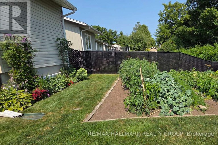 29090721/1366-metz-crescent/carson-grove/ottawa/ontario/K1K3Z5_32