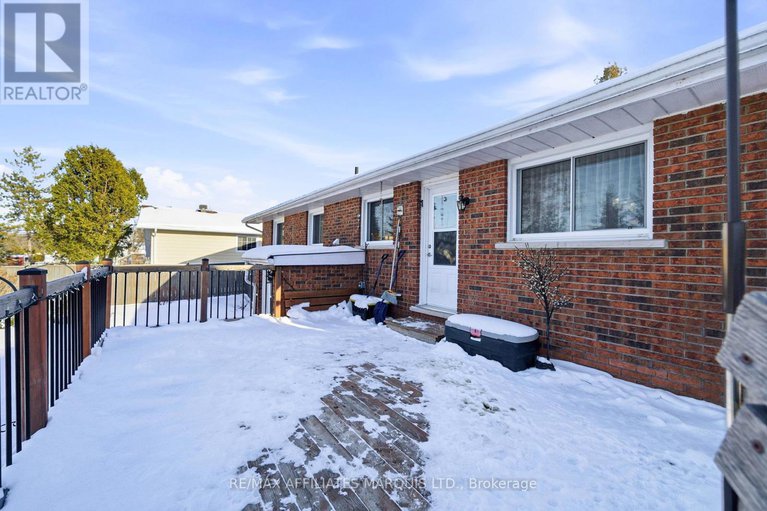 29323072/21-spruce-street/ingleside/south-stormont/ontario/K0C1M0_39