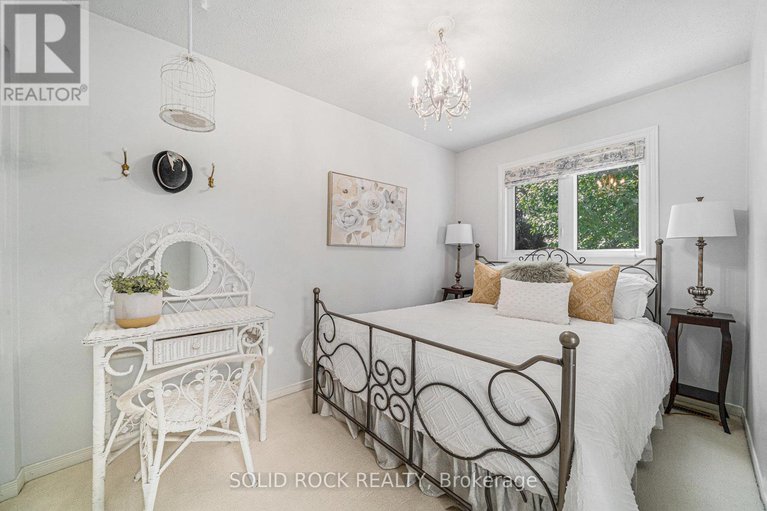 28650656/19-cullen-court/craig-henrywoodvale/ottawa/ontario/K2G4Z2_20