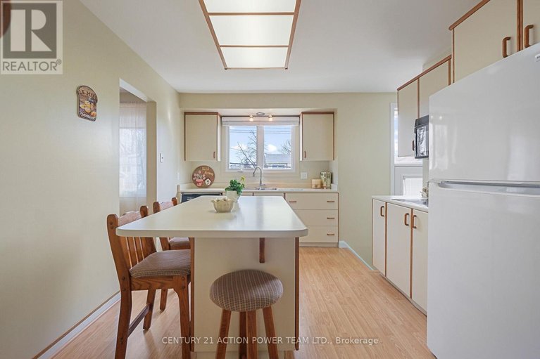 29647357/1535-st-georges-street/bilberry-creekqueenswood-heights/ottawa/ontario/K1E1R1_14