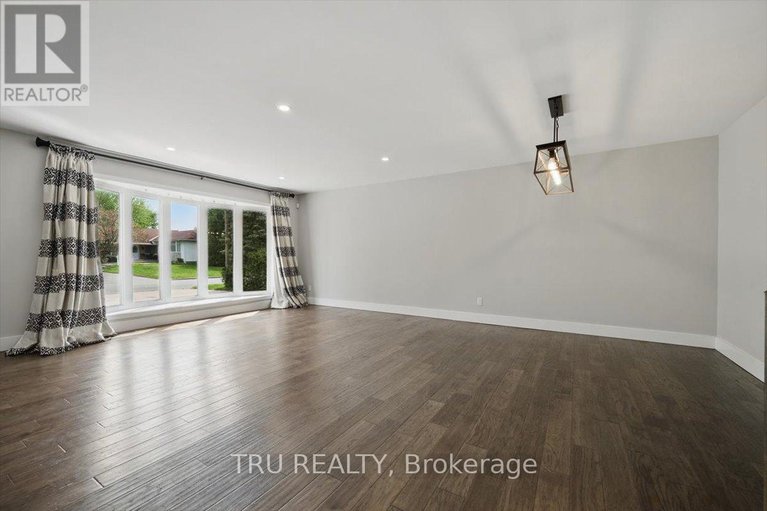 28427630/2114-balharrie-avenue/hawthorne-meadows/ottawa/ontario/K1G1G5_6