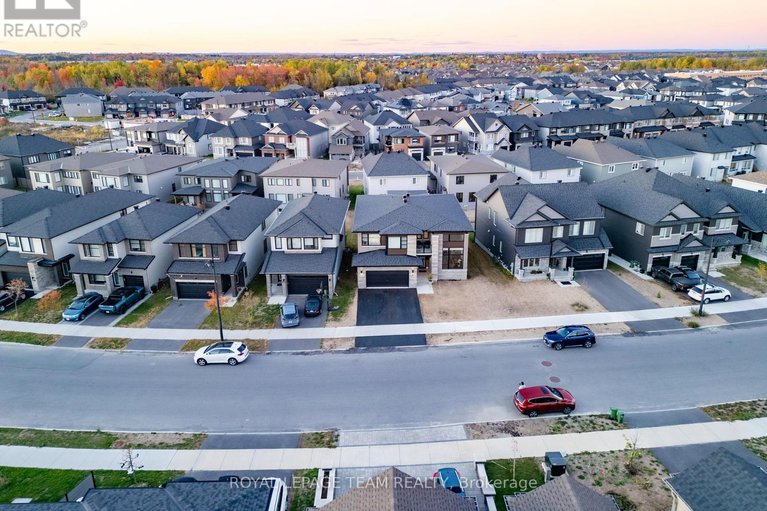 29042770/28-dun-skipper-drive/blossom-parkkemp-parkfindlay-creek/ottawa/ontario/K1X0J3_2