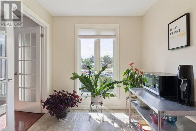 28847039/5-forsyth-lane/crystal-beach/ottawa/ontario/K2H9H1_20