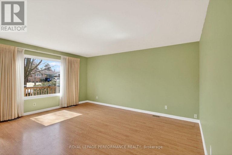 29602212/1879-sharel-drive/urbandale-acres/ottawa/ontario/K1H6W3_7