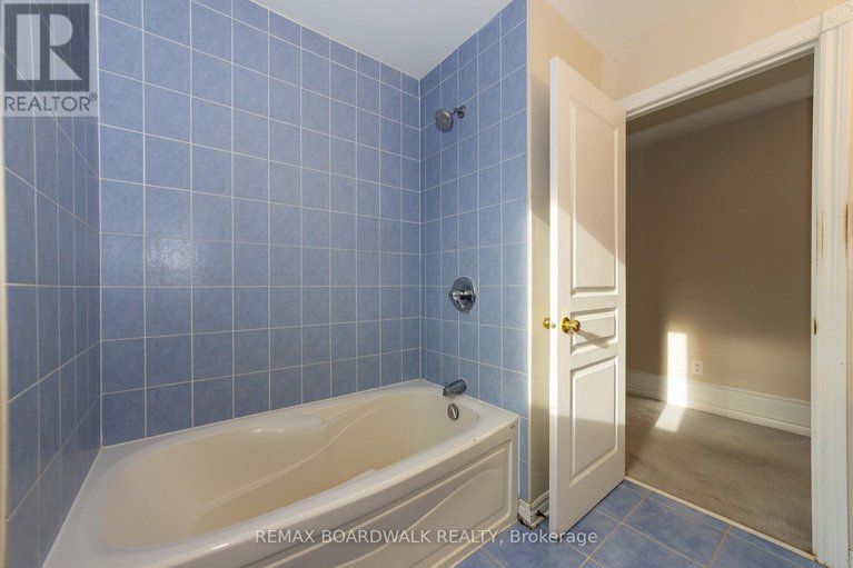 29202153/5090-north-bluff-drive/riverside-southgloucester-glen/ottawa/ontario/K1V2K2_32