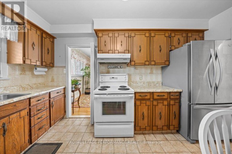 29481876/1075-secord-avenue/billings-bridge/ottawa/ontario/K1H8C7_12