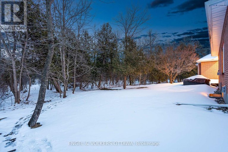29513406/5-countryside-green/cedar-hillorchard-estates/ottawa/ontario/K2R1B5_42