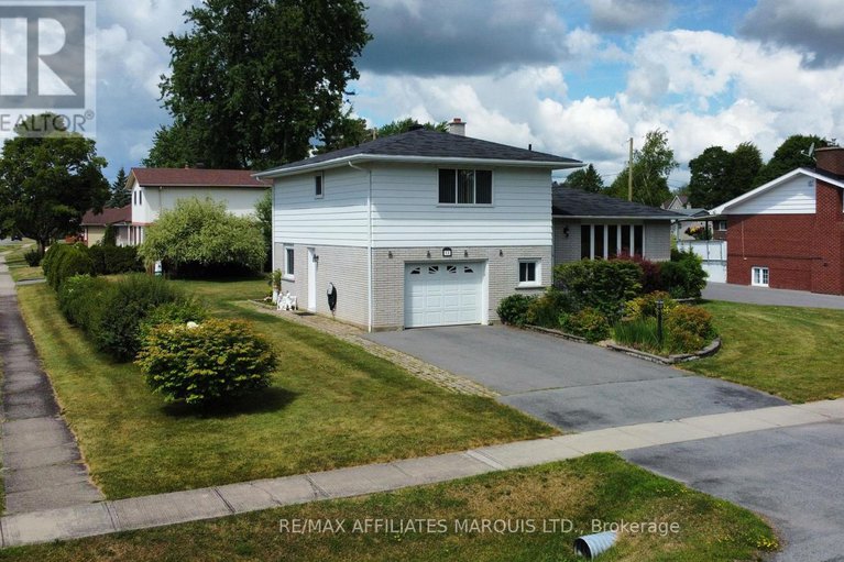 28596451/11-ault-drive/south-stormont/ontario/K0C1M0_3