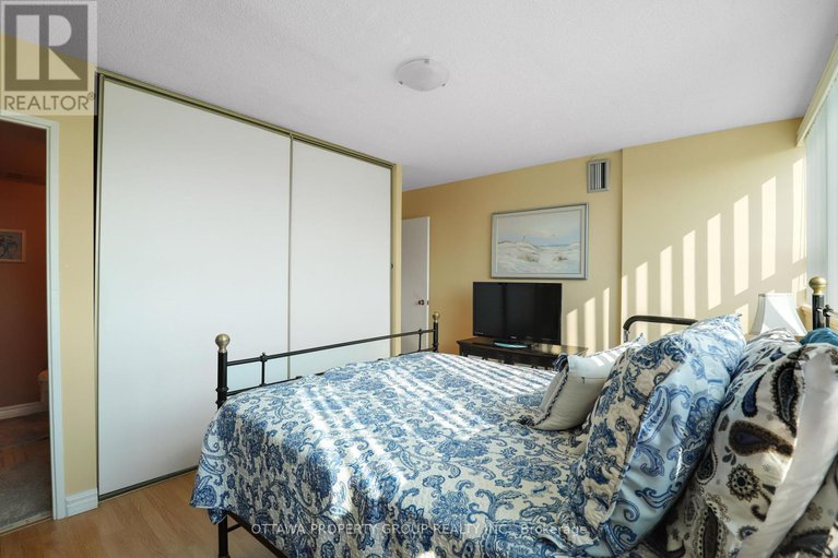 28628193/913-555-brittany-drive/viscount-alexander-park/ottawa/ontario/K1K4C5_16