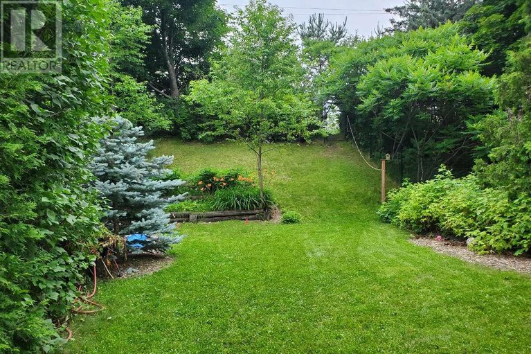 29386646/73-hobart-crescent/sheahan-estatestrend-village/ottawa/ontario/K2H5S3_5