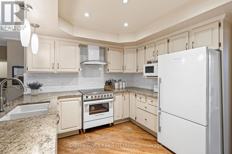 28604093/935-fieldown-street/cumberland-ridge/ottawa/ontario/K4C1B9_7