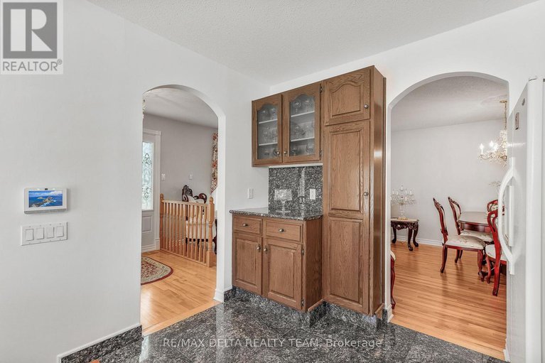 28631886/2435-heaton-avenue/hawthorne-meadows/ottawa/ontario/K1G1J1_11