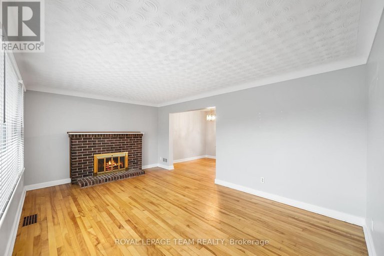 28819611/31-savuto-way-street/meadowlandscrestview/ottawa/ontario/K2G2S9_9