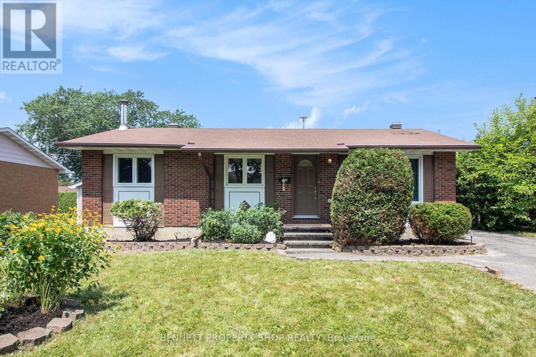 28638173/303-gleneagles-avenue/bilberry-creekqueenswood-heights/ottawa/ontario/K1E1L7_1