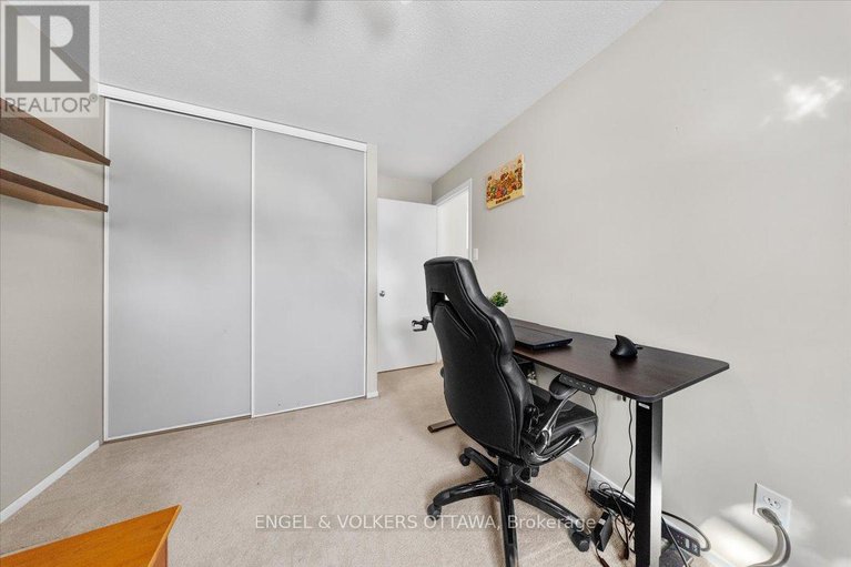 29422354/a-1753-lamoureux-drive/queenswood-heights-south/ottawa/ontario/K1E2N3_25