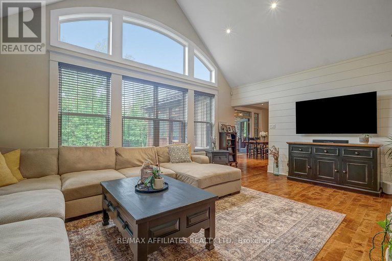 28778055/111-ironstone-court/remainder-of-stittsville-area/ottawa/ontario/K2S0L4_13