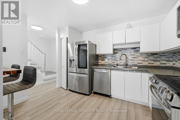 29253851/1985-woods-street/town-of-rockland/clarence-rockland/ontario/K4K1H7_7