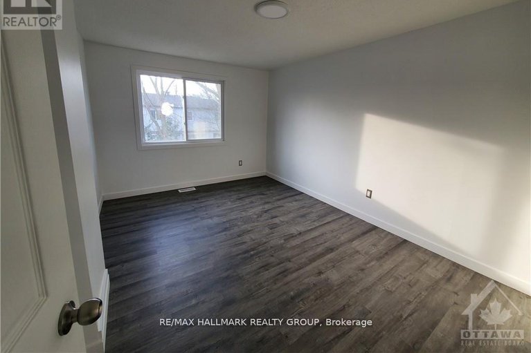 28536755/12-tybalt-crescent/westcliffe-estates/ottawa/ontario/K2H8J5_16