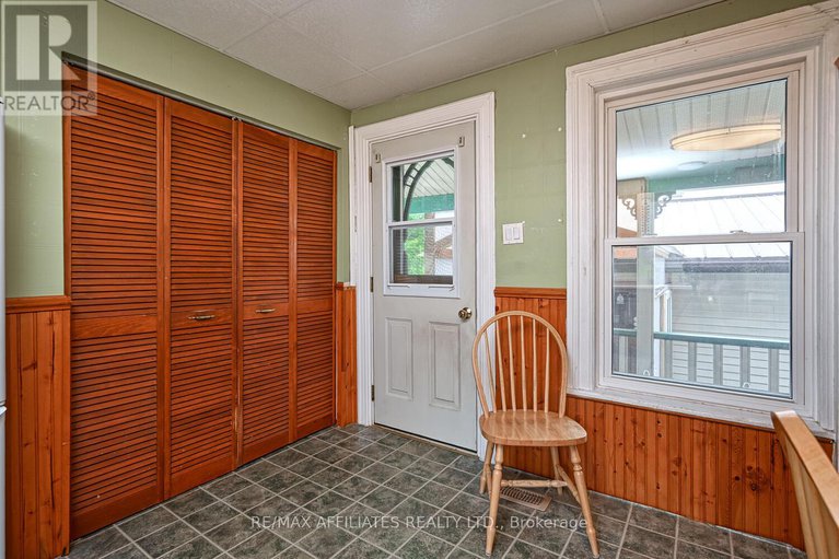28498244/11-merrick-street/smiths-falls/smiths-falls/ontario/K7A4R2_24