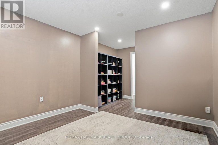 29378693/24-binscarth-crescent/glencairnhazeldean/ottawa/ontario/K2L1S1_27