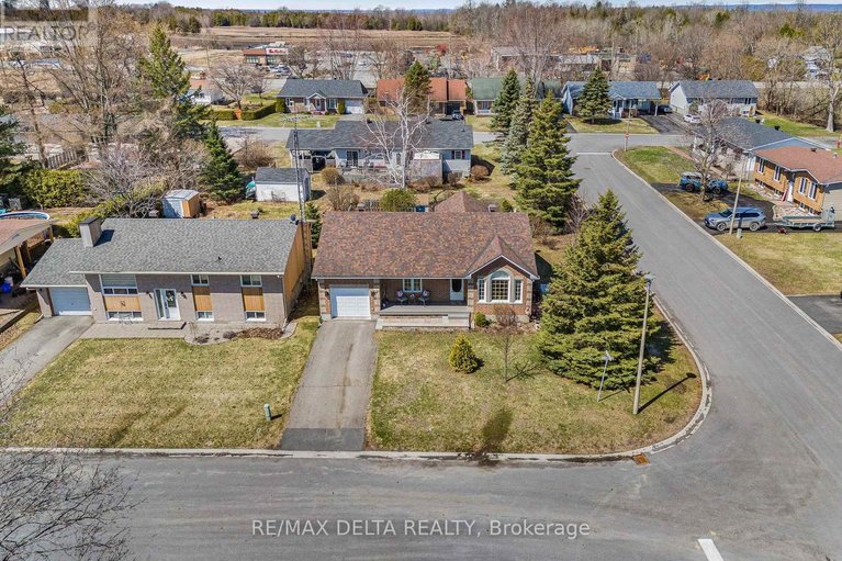 29633176/48-stephens-street/vankleek-hill/champlain/ontario/K0B1R0_36