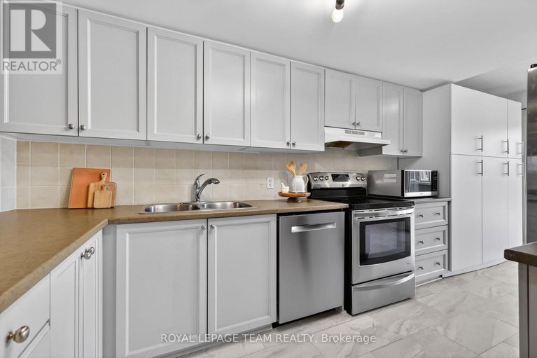 29668383/13-424-hillsboro-private/emerald-meadowstrailwest/ottawa/ontario/K2M3A8_13