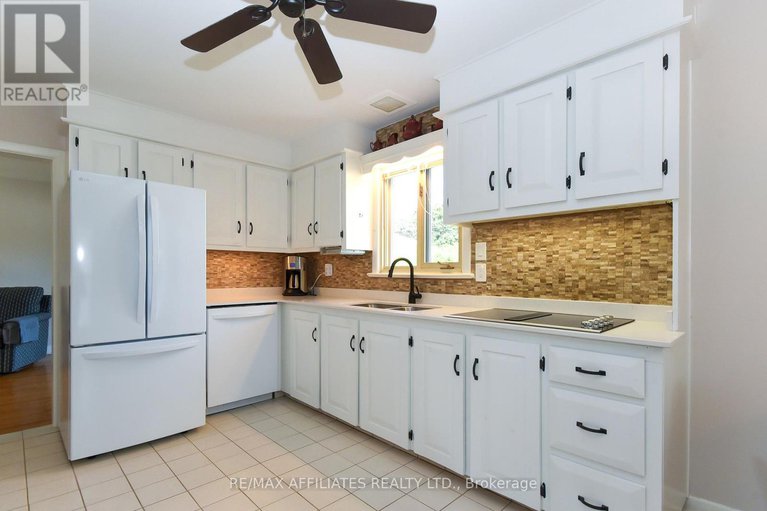 29123494/323-fullerton-avenue/overbrookcastle-heights/ottawa/ontario/K1K1K2_31