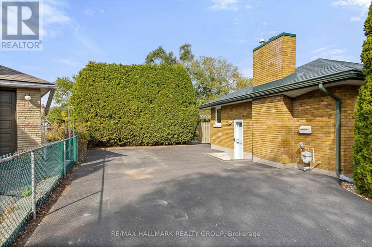 29013157/18-kerry-crescent/city-viewskylinefisher-heightsparkwood-hills/ottawa/ontario/K2E5V6_39