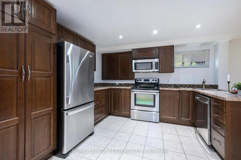 28932180/13-pritchard-drive/manordale/ottawa/ontario/K2G1B2_17