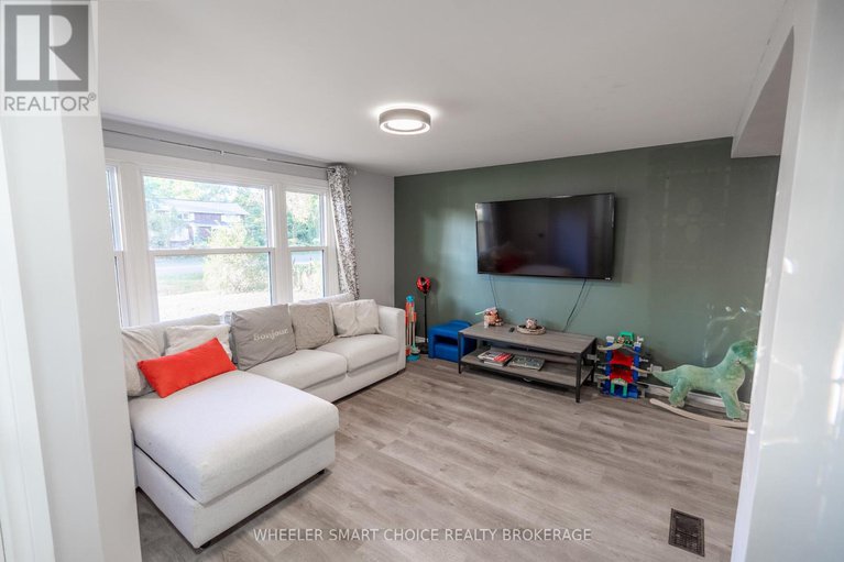 28873435/15904-manning-road/long-sault/south-stormont/ontario/K0C1M0_15