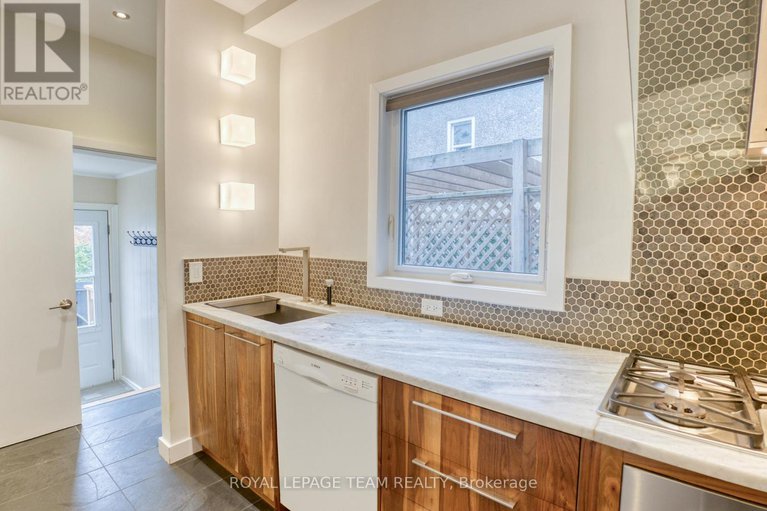 28379778/87-guigues-avenue/lower-townbyward-market/ottawa/ontario/K1N5H8_11