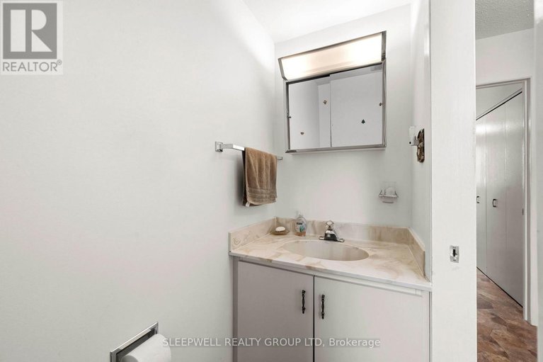 29639418/91-country-lane-w/glencairnhazeldean/ottawa/ontario/K2L1J4_13