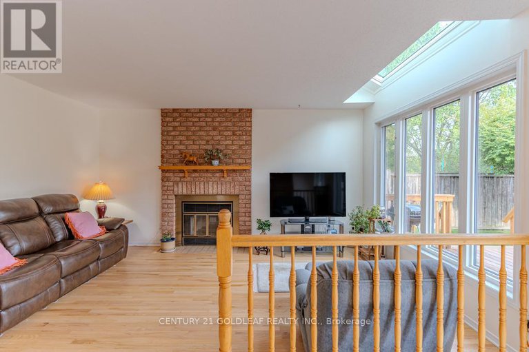 28864699/612-chenier-way/fallingbrookpineridge/ottawa/ontario/K4A1R1_10