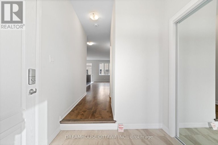 29450822/563-aglish-mews/half-moon-bay/ottawa/ontario/K2C3H2_2