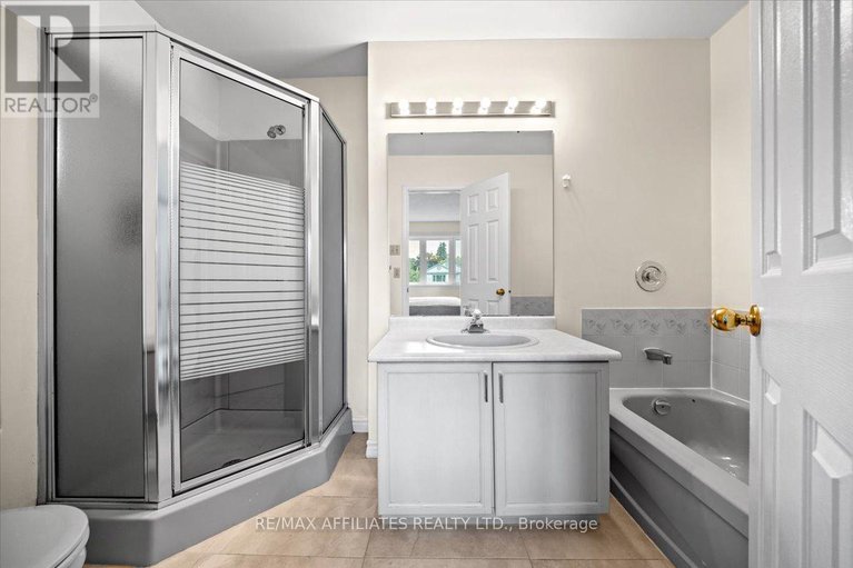 29088424/1293-parc-du-village-road/convent-glen-south/ottawa/ontario/K1C7B2_25