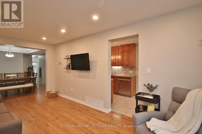 28983773/1267-shillington-avenue/carlington/ottawa/ontario/K1Z8A1_13