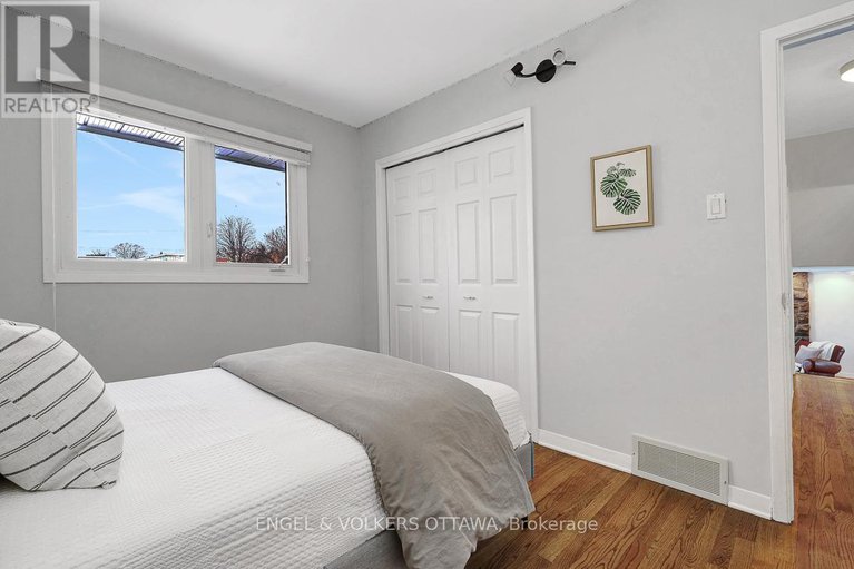 29256001/10-spring-garden-avenue/meadowlandscrestview/ottawa/ontario/K2G3B3_26