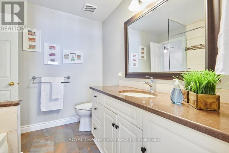 28933670/299-nepean-street/ottawa-centre/ottawa/ontario/K1R5G2_17