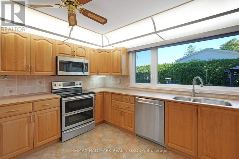 28869617/1-northview-road/city-viewskylinefisher-heightsparkwood-hills/ottawa/ontario/K2E6A6_14