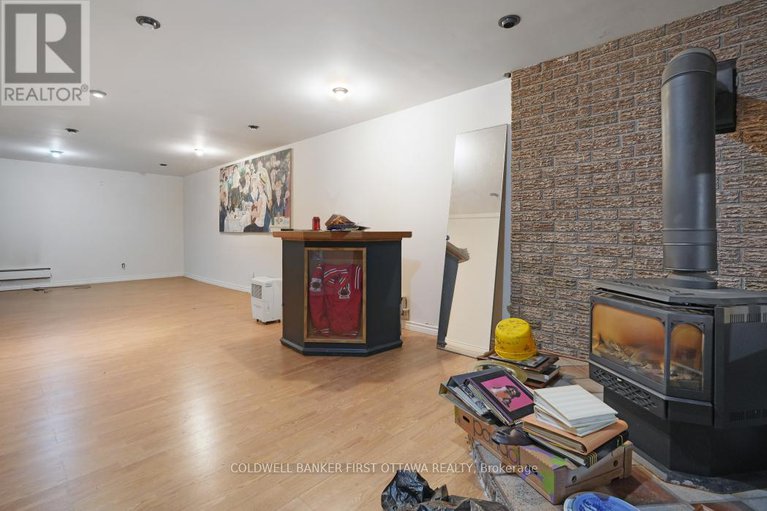 28322181/323-amiens-street/bilberry-creekqueenswood-heights/ottawa/ontario/K1E1N4_20