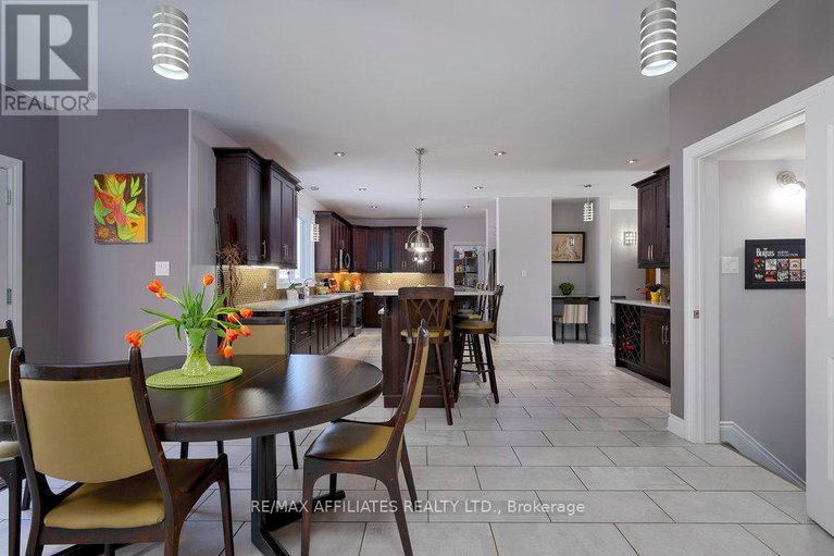 28142173/2284-summerside-drive/manotick-east-to-manotick-station/ottawa/ontario/K4M1B4_17